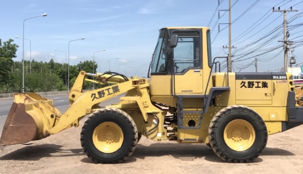 ขายรถตักล้อยาง KOMATSU WA200-3 รถนอกนำเข้าจากญี่ปุ่น สภาพสวยพร้อมใช้ มีVDOการทำงานครับ