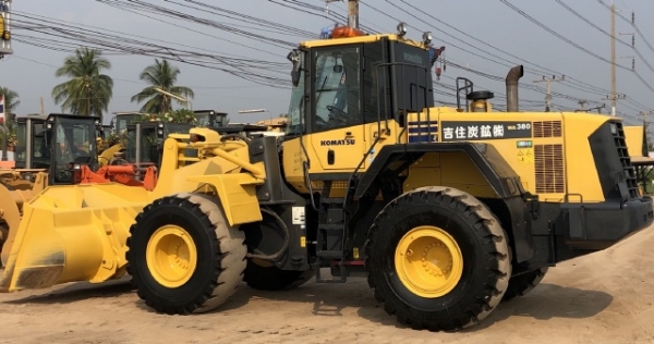 ขายรถตักล้อยาง KOMATSU WA380-6 ปี 2012 รถนอกนำเข้าเองจากญี่ปุ่น สภาพสวยพร้อมใช้ มีVDOการทำงานครับ