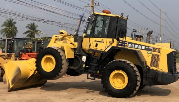 ขายรถตักล้อยาง KOMATSU WA380-6 ปี 2012 รถนอกนำเข้าเองจากญี่ปุ่น สภาพสวยพร้อมใช้ มีVDOการทำงานครับ