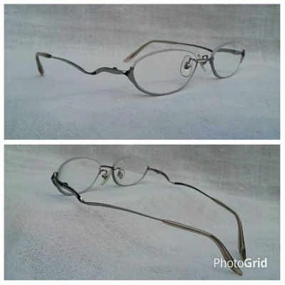 แว่นสายตา 'ไททาเนียมบริสุทธิ์'  ค่าสายตา +200  เจแปนิสแฮนด์เมดทศวรรษที่ 2010's  โมเดลคลาสสิคหายาก 'สี่เหลี่ยมผืนผ้ามน - ครึ่งตา - ร้อยเอ็นด้านบน'  Authentic KYMA RHEIN handmade in Japan