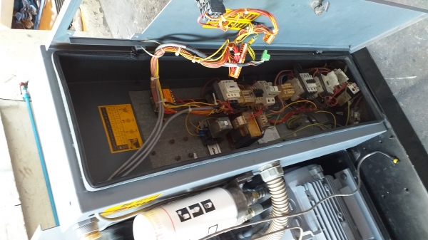 ขายถูก... ปั๊มลม Atlas Copco GA18 25 แรง 8.5 bar Made in Belgium สภาพดี ราคาถูกโคตร ขายถูก... ปั๊มลม Atlas Copco GA18 25 แรง 8.5 bar Made in Belgium สภาพดี ราคาถูกโคตร