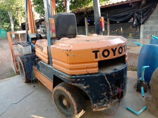 ฟอร์คลิฟต์TOYOTA 3 ตันรุ่น5 เทหน้าได้ สภาพสวย