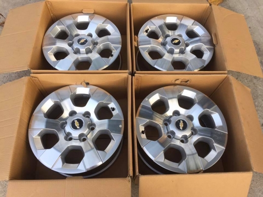 ขายล้อ Chevlolet Colorado ขอบ17” 6รู สภาพใหม่กริ๊ก ถอดป้ายแดง - ราคาชุดละ 3,900 บาท ขายล้อ Chevlolet Colorado ขอบ17” 6รู สภาพใหม่กริ๊ก ถอดป้ายแดง - ราคาชุดละ 3,900 บาท