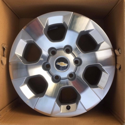 ขายล้อ Chevlolet Colorado ขอบ17” 6รู สภาพใหม่กริ๊ก ถอดป้ายแดง - ราคาชุดละ 3,900 บาท ขายล้อ Chevlolet Colorado ขอบ17” 6รู สภาพใหม่กริ๊ก ถอดป้ายแดง - ราคาชุดละ 3,900 บาท
