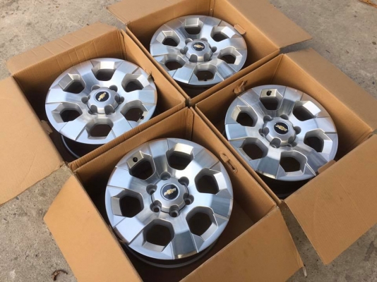 ขายล้อ Chevlolet Colorado ขอบ17&rdquo; 6รู สภาพใหม่กริ๊ก ถอดป้ายแดง  - ราคาชุดละ 3,900 บาท