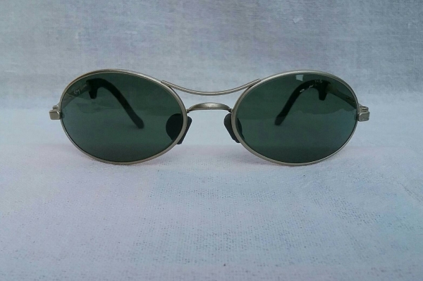 แว่นตา 'เรย์-แบน แสนสะท้าน : วงรี นักบิน โค้ง' ยูเอสเอ  ตัวแท้ !  ทศวรรษที่ '90s  สภาพวินเทจใช้งานถนอม  เลนส์กระจกคริสตัล 'ออริจินัล บี &amp; แอล เรย์ - แบน จี - 15'  Vintage B&amp;L RAY - BAN USA