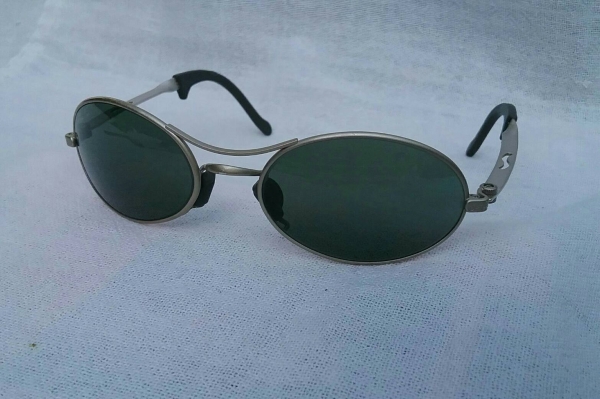 แว่นตา 'เรย์-แบน แสนสะท้าน : วงรี นักบิน โค้ง' ยูเอสเอ  ตัวแท้ !  ทศวรรษที่ '90s  สภาพวินเทจใช้งานถนอม  เลนส์กระจกคริสตัล 'ออริจินัล บี &amp; แอล เรย์ - แบน จี - 15'  Vintage B&amp;L RAY - BAN USA