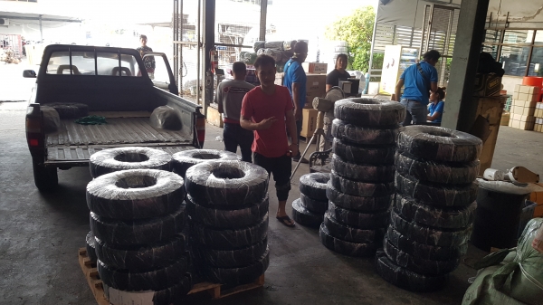 ขายยางลม รถยกโฟล์คลิฟท์ ขนาด 600-15 ,28&times;9-15 , 700-12 ,650-10,600-9 ติดต่อ 0844596195 เหมี๋ยวค่ะ