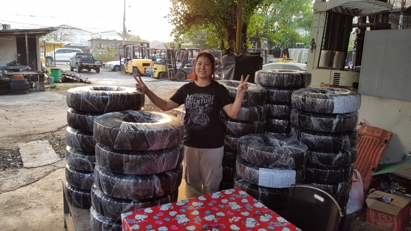 ขายยางลม รถยกโฟล์คลิฟท์ ขนาด 600-15 ,28&times;9-15 , 700-12 ,650-10,600-9 ติดต่อ 0844596195 เหมี๋ยวค่ะ