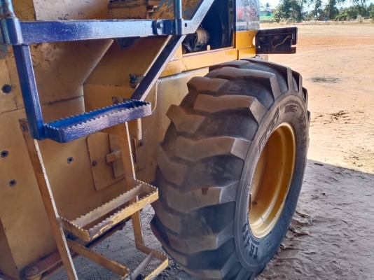 รถตักล้อยางKOMATSU WA100 สภาพสวย คอม10,000 รถตักล้อยางKOMATSU WA100 สภาพสวย คอม10,000