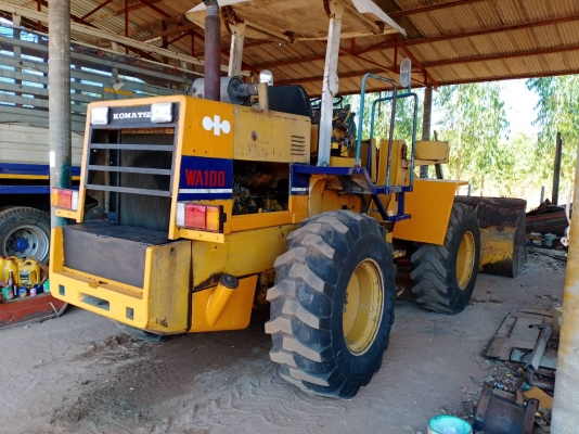 รถตักล้อยางKOMATSU WA100 สภาพสวย  คอม10,000