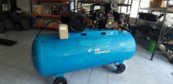 ปั๊มลมใหญ่ 3สูบ 500ลิตร มอเตอร์ 10 hp. ปั๊มลมใหญ่ 3สูบ 500ลิตร มอเตอร์ 10 hp.