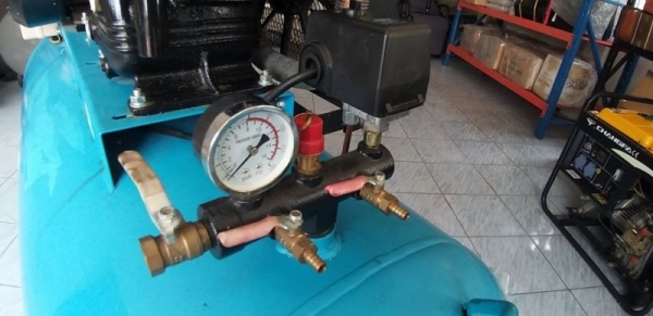 ปั๊มลมใหญ่ 3สูบ 500ลิตร มอเตอร์ 10 hp. ปั๊มลมใหญ่ 3สูบ 500ลิตร มอเตอร์ 10 hp.