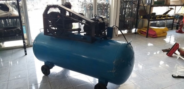 ปั๊มลมใหญ่ 3สูบ 500ลิตร มอเตอร์ 10 hp. ปั๊มลมใหญ่ 3สูบ 500ลิตร มอเตอร์ 10 hp.