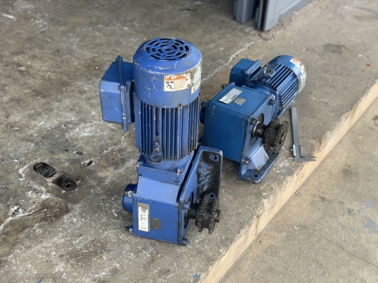 ขายมอเตอร์เกียร์แบบเพลาสวม Hyponic drive Sumitomo 1HP. 380V made in Japan มีระบบเบรคในตัว อัตราทด 1:30 เพลาออกประมาณ 48รอบต่อนาที ใช้งานได้หลายรูปแบบ สภาพดีเดิมๆ หมุนนิ่ม พร้อมใช้งาน มี 2ตัวครับ ราคาตัวละ 4,800 บาทครับ ขายมอเตอร์เกียร์แบบเพลาสวม Hyponic drive Sumitomo 1HP. 380V made in Japan มีระบบเบรคในตัว อัตราทด 1:30 เพลาออกประมาณ 48รอบต่อนาที ใช้งานได้หลายรูปแบบ สภาพดีเดิมๆ หมุนนิ่ม พร้อมใช้งาน มี 2ตัวครับ ราคาตัวละ 4,800 บาทครับ