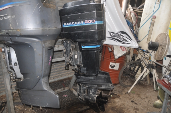 ขายเครื่องเรือ mercury 200 hp เครื่องหมุนได้