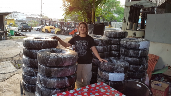 ขายยางลม รถยกโฟล์คลิฟท์ ขนาด 600-15 ,28×9-15 , 700-12 ,650-10,600-9 ติดต่อ 0844596195 เหมี๋ยวค่ะ ขายยางลม รถยกโฟล์คลิฟท์ ขนาด 600-15 ,28×9-15 , 700-12 ,650-10,600-9 ติดต่อ 0844596195 เหมี๋ยวค่ะ