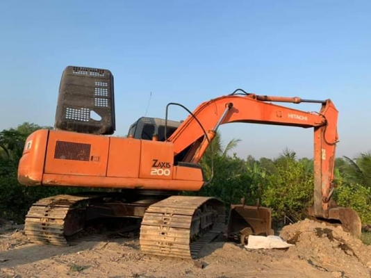 ขาย zx200-1 พร้อมเล่มทะเบียน 12,xxxชม ที่ปทุมนี้นี่เอง  ราคา 1100000฿ โทรเลยที่เบอร์081-989-1989