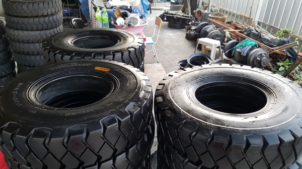 ขายยางลม รถยกโฟล์คลิฟท์ ขนาด 600-15 ,28&times;9-15 , 700-12 ,650-10,600-9 ติดต่อ 0844596195 เหมี๋ยวค่ะ