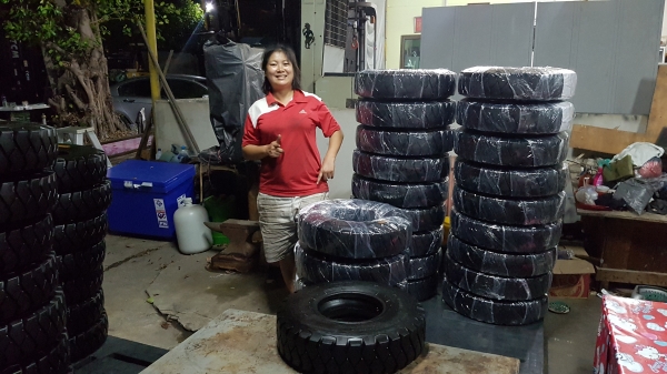 ขายยางลม รถยกโฟล์คลิฟท์ ขนาด 600-15 ,28&times;9-15 , 700-12 ,650-10,600-9 ติดต่อ 0844596195 เหมี๋ยวค่ะ