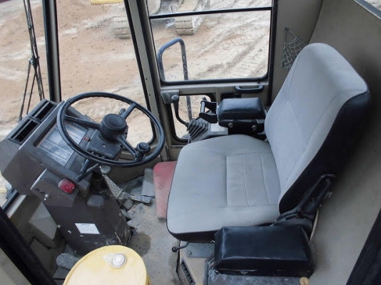 รถดันล้อเหล็ก KOMATSU รุ่น WF450T-1