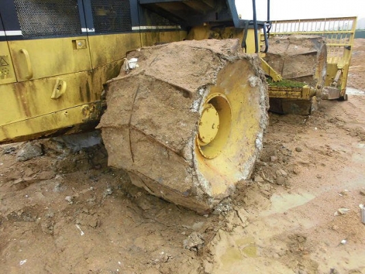 รถดันล้อเหล็ก KOMATSU รุ่น WF450T-1