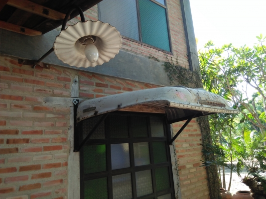 ฝากระโปรงหน้ารถบรรทุกโบราณหน้ายาว เอาไป DIY ตกแต่งร้าน โรงรถการาจครับ