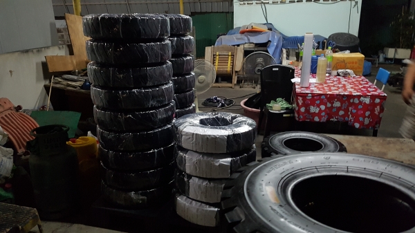 ขายยางลม รถยกโฟล์คลิฟท์ ขนาด 600-15 ,28×9-15 , 700-12 ,650-10,600-9 ติดต่อ 0844596195 เหมี๋ยวค่ะ ขายยางลม รถยกโฟล์คลิฟท์ ขนาด 600-15 ,28×9-15 , 700-12 ,650-10,600-9 ติดต่อ 0844596195 เหมี๋ยวค่ะ