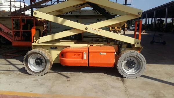 รถกระเช้าสูง 12 M. รถกระเช้าสูง 12 M.