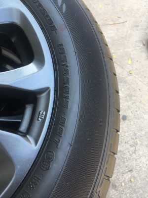 ล้อแม็กป้ายแดง Mazda 2 ขอบ 15 พร้อมยาง Dunlop 185/65/15 ปลายปี 17 ล้อแม็กป้ายแดง Mazda 2 ขอบ 15 พร้อมยาง Dunlop 185/65/15 ปลายปี 17