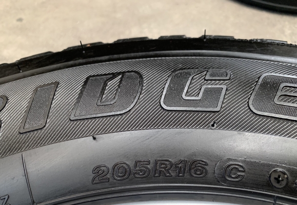 ล้อแม็ก 6รู114 Nissan Navara NP300 ขอบ 16 พร้อมยาง 205R16 Bridgestone ปลายปี 18
