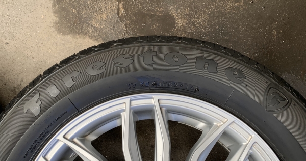 ล้อแม็ก Toyota Vios Exclusive รุ่นพิเศษ ขอบ 15 พร้อมยาง 195-60-15 Firestone ปี 16