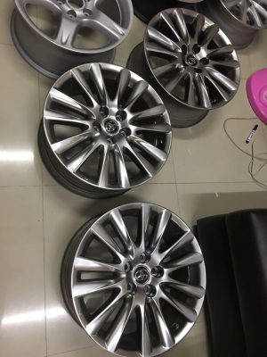 ล้อแม็กซ์ Toyota 18 สภาพสวยๆ สภาพพร้อมใช้งาน สามารถใส่รถ Vigo Revo Camry Innova ล้อแม็กซ์ Toyota 18 สภาพสวยๆ สภาพพร้อมใช้งาน สามารถใส่รถ Vigo Revo Camry Innova