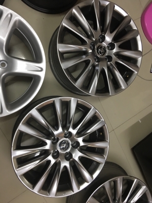 ล้อแม็กซ์ Toyota 18 สภาพสวยๆ สภาพพร้อมใช้งาน สามารถใส่รถ Vigo Revo Camry Innova ล้อแม็กซ์ Toyota 18 สภาพสวยๆ สภาพพร้อมใช้งาน สามารถใส่รถ Vigo Revo Camry Innova