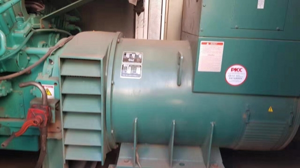เครื่องปั่นไฟมือสอง CUMMINS KTA38-G5 1100kva/880kw 200ชม.ปี2015