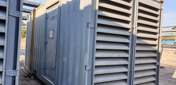 เครื่องปั่นไฟมือสอง CUMMINS KTA38-G5 1100kva/880kw 200ชม.ปี2015