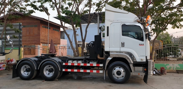 Isuzu 360 แรง ปี 58 หัวลากรถสวยเดิม ยางดี พร้อมใช้งาน Isuzu 360 แรง ปี 58 หัวลากรถสวยเดิม ยางดี พร้อมใช้งาน