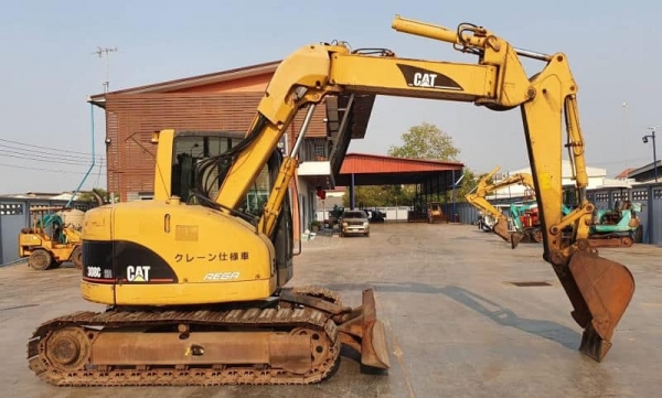 จองก่อนได้เปรียบ..ราคาพิเศษ635,000บาท รถแบคโฮรถCAT 308C รถรุ่นยอดนิยม สวยๆไฟหน้า ติดแอร์เย็นๆ  วิทยุติดเทียบเท่า PC80 เครื่อง4สูบเครื่องดี ปั่มแรง  ไฟฟ้าครบ  ออโต้คันเร่ง ซีเรียสุง  ชั่วโม่งทำงานน้อย8,665  รถนอกเพิ่งนำเข้ามาใหม่ยังไม่เคยใช้งานในเมืองไทยเล