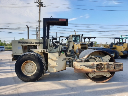 ขายรถบดอัดสั่นสะเทือนล้อเรียบ 10 ตัน Ingersoll Rand SD100D นำเข้าจาก USA แท้ 100\% สภาพสวย ไม่เคยใช้