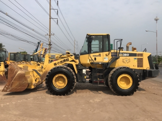 ขายรถตักล้อยาง KOMATSU WA380-6 ปี 2013 นำเข้าเองจากญี่ปุ่น สภาพสวยพร้อมใช้งาน มีVDOการทำงานครับ