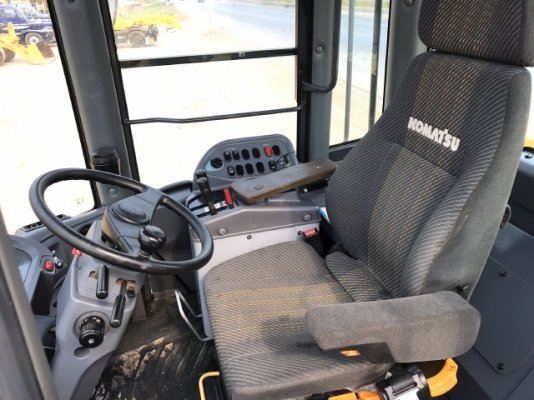 ขายรถตักล้อยาง KOMATSU WA380-6 ปี 2013 นำเข้าเองจากญี่ปุ่น สภาพสวยพร้อมใช้งาน มีVDOการทำงานครับ