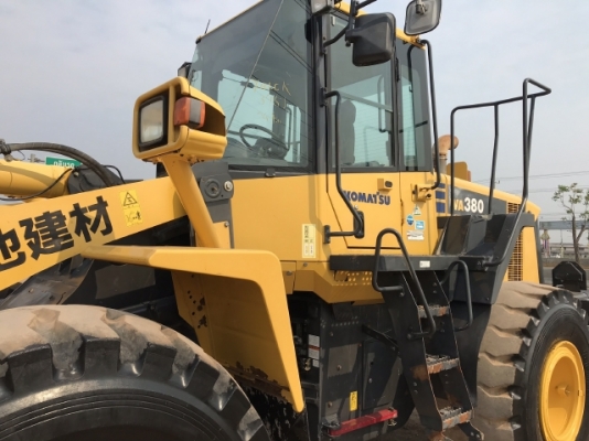 ขายรถตักล้อยาง KOMATSU WA380-6 ปี 2013 นำเข้าเองจากญี่ปุ่น สภาพสวยพร้อมใช้งาน มีVDOการทำงานครับ