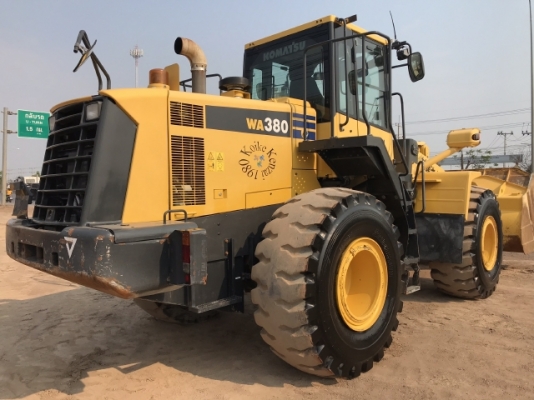 ขายรถตักล้อยาง KOMATSU WA380-6 ปี 2013 นำเข้าเองจากญี่ปุ่น สภาพสวยพร้อมใช้งาน มีVDOการทำงานครับ