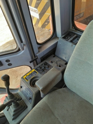 รถตัก ฮิตาชิLX80 เก่านอก สภาพพร้อมใช้ บุ๊งกี๋ 1คิว รถตัก ฮิตาชิLX80 เก่านอก สภาพพร้อมใช้ บุ๊งกี๋ 1คิว