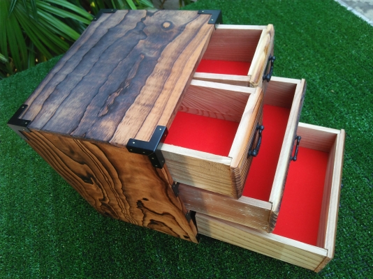 ตู้ลิ้นชักไม้สนงานนอก  ไม้สนเผาไฟลายสวย ขนาดตามรูป เอาไปแต่งบ้าน ตกแต่งร้านกาแฟสวยครับ