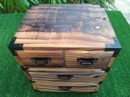 ตู้ลิ้นชักไม้สนงานนอก  ไม้สนเผาไฟลายสวย ขนาดตามรูป เอาไปแต่งบ้าน ตกแต่งร้านกาแฟสวยครับ