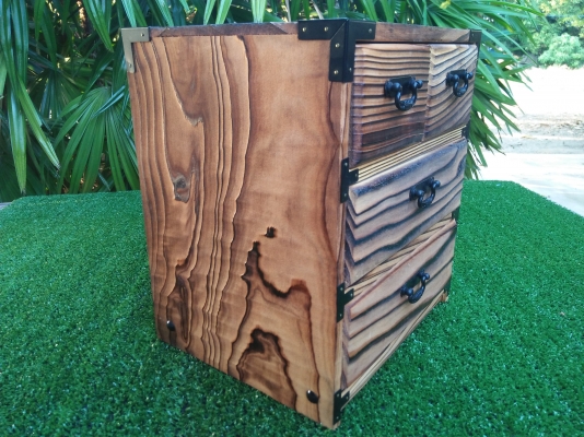 ตู้ลิ้นชักไม้สนงานนอก  ไม้สนเผาไฟลายสวย ขนาดตามรูป เอาไปแต่งบ้าน ตกแต่งร้านกาแฟสวยครับ