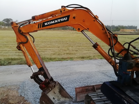 Komatsu pc20-5   สนใจ 081 447 6569