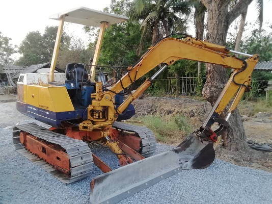 Komatsu pc20-5   สนใจ 081 447 6569