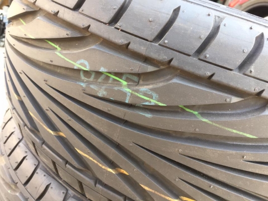 ขายยางป้ายแดง TOYO T1R 215/40R18 ปี18 - Made in Japan - ราคาชุดละ 12,000 บาท ขายยางป้ายแดง TOYO T1R 215/40R18 ปี18 - Made in Japan - ราคาชุดละ 12,000 บาท